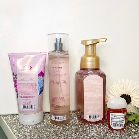 Bath & Body Works Strawberry Snowflakes Gift Set Body Scrub Soap NWT - Picture 5 of 6